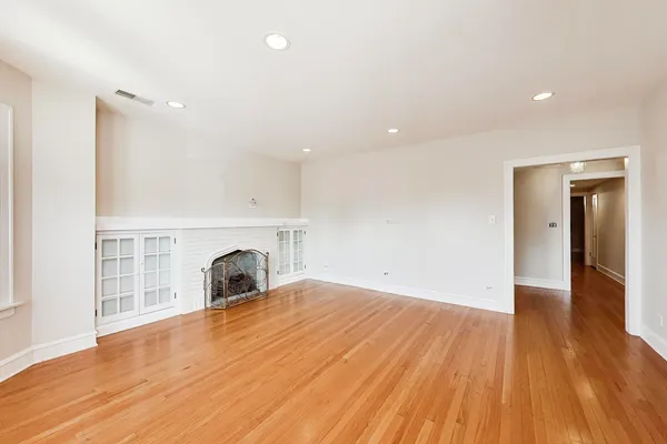 $439,900 | 1734 West Foster Avenue, Unit 1, Chicago, IL 60640