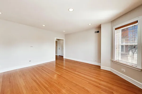 $439,900 | 1734 West Foster Avenue, Unit 1, Chicago, IL 60640