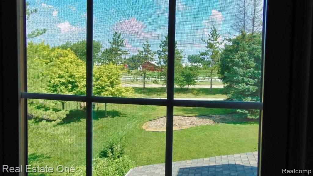 2458 Pleasant View Drive Rochester Hills, MI 48306 - Photo 13 of 68