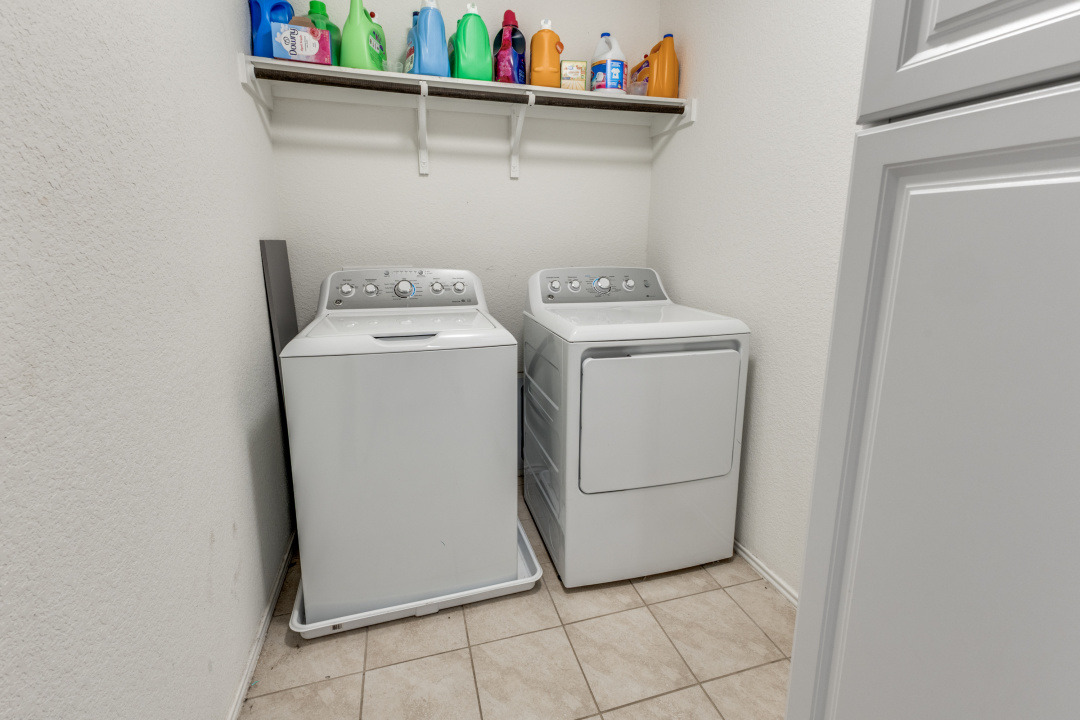 444 Major Lee Lane, Unit 14H Jarrell, TX 76537 - Photo 20 of 22 a utility room with dryer and washer