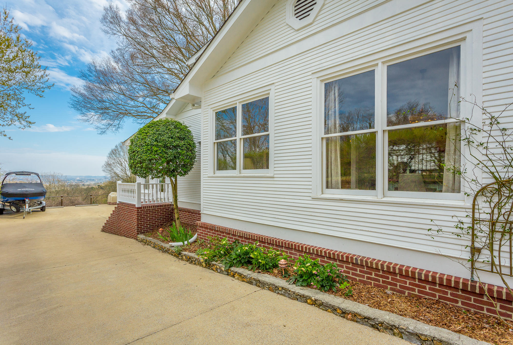 168 North Crest Road Chattanooga, TN 37404 - Photo 22 of 94 Driveway