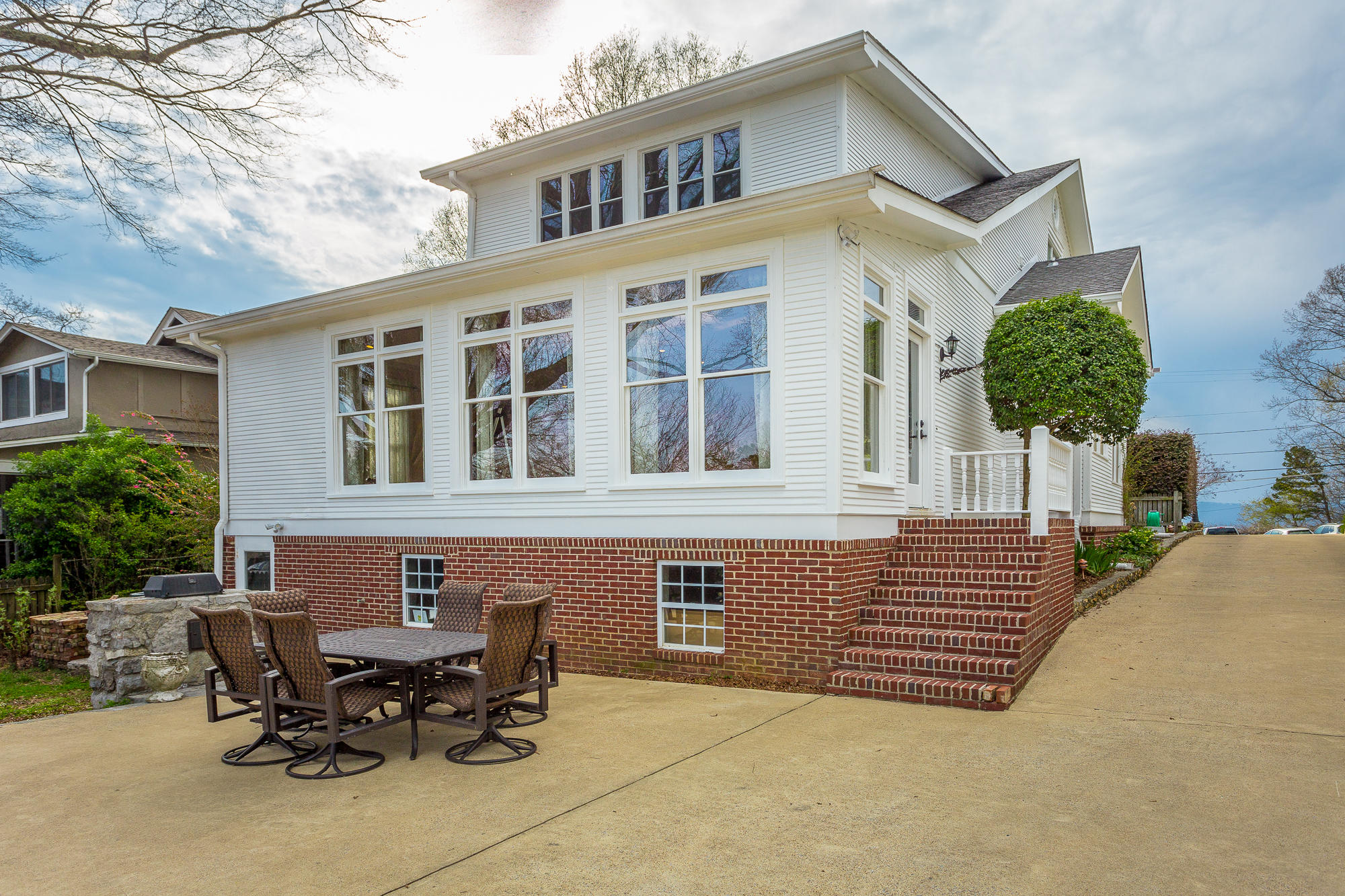 168 North Crest Road Chattanooga, TN 37404 - Photo 23 of 94 Driveway