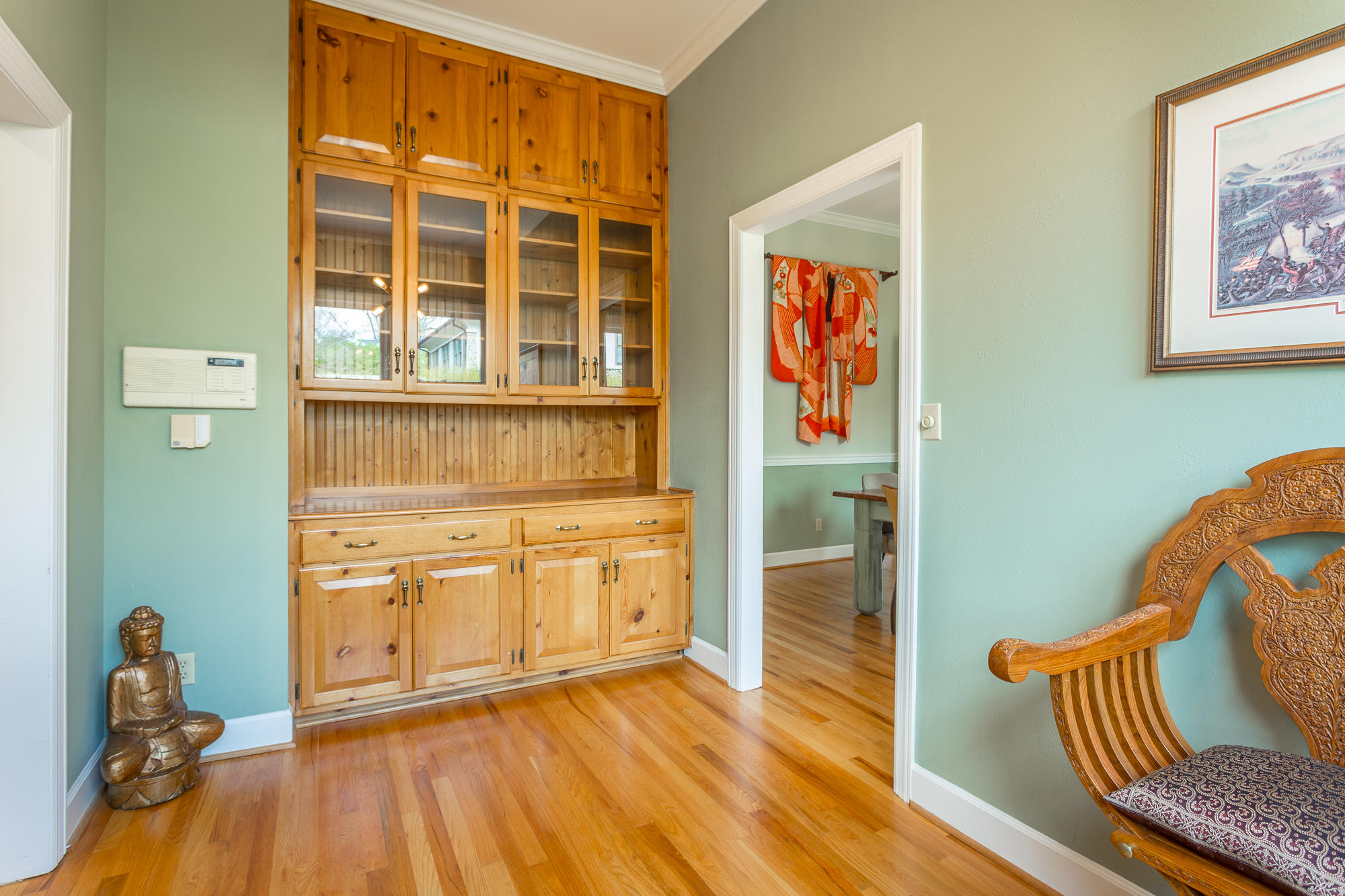 168 North Crest Road Chattanooga, TN 37404 - Photo 38 of 94 Butlers Pantry between Kitchen & Dining