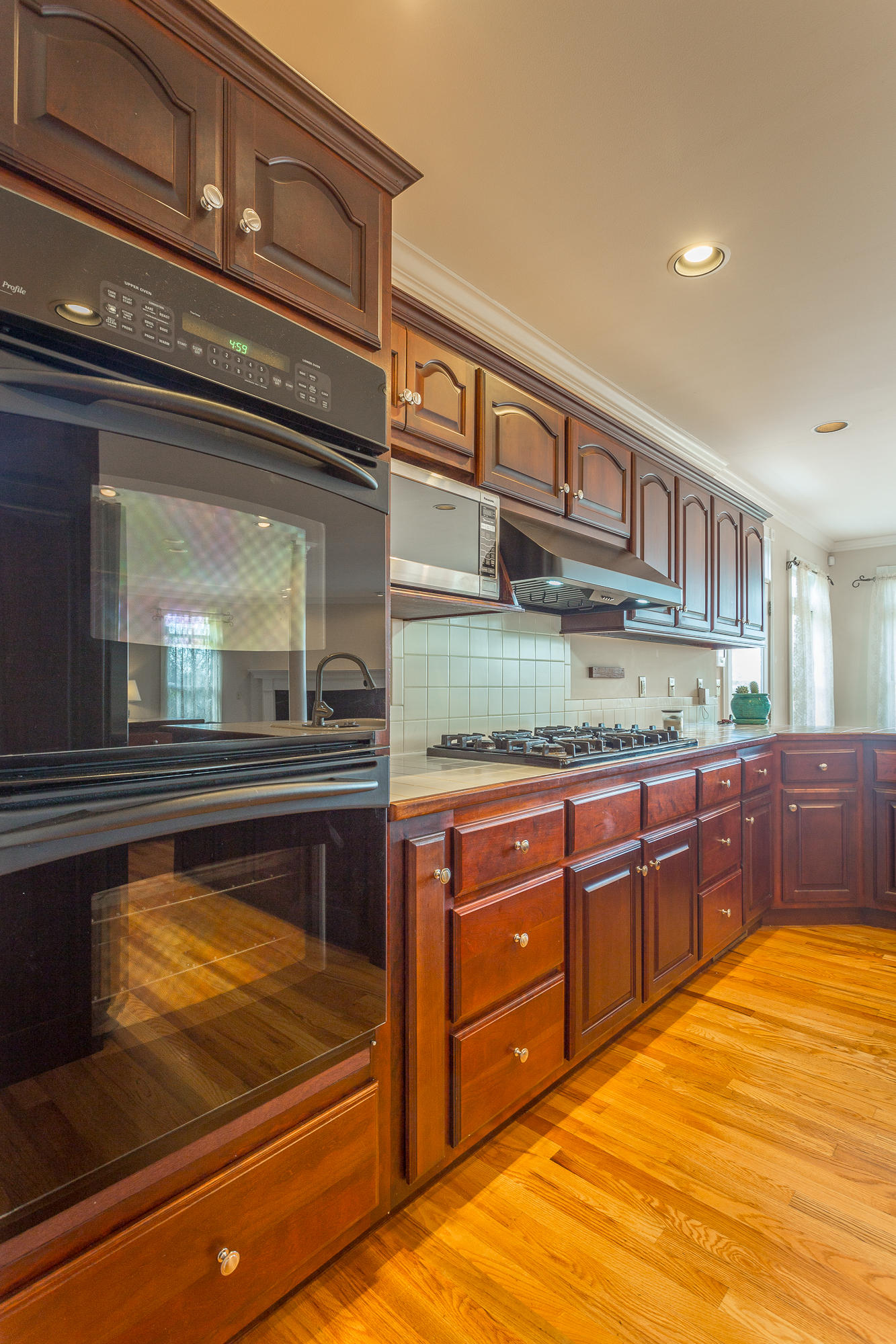 168 North Crest Road Chattanooga, TN 37404 - Photo 53 of 94 Double Oven Wall Unit