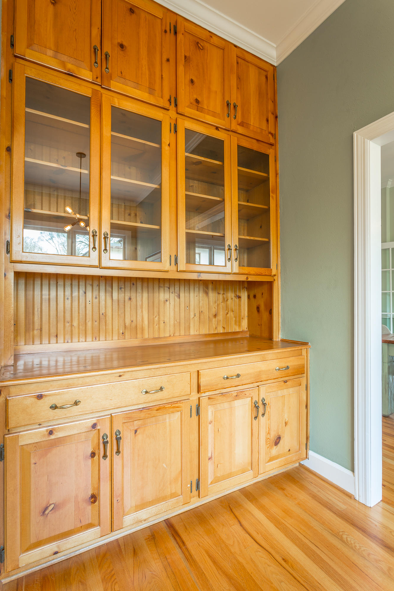 168 North Crest Road Chattanooga, TN 37404 - Photo 57 of 94 Butlers Pantry