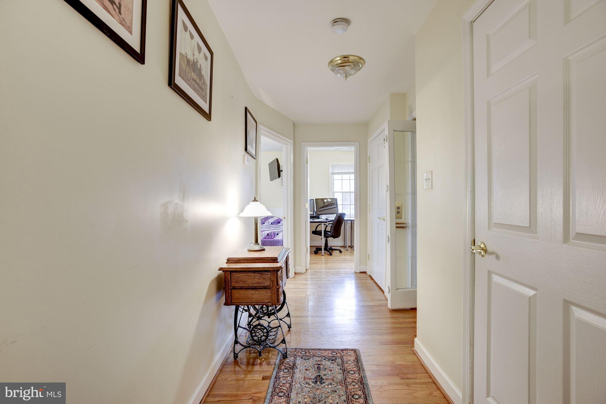 1401 Earnshaw Court Reston, VA 20190 - Photo 19 of 49 Upper hall foyer