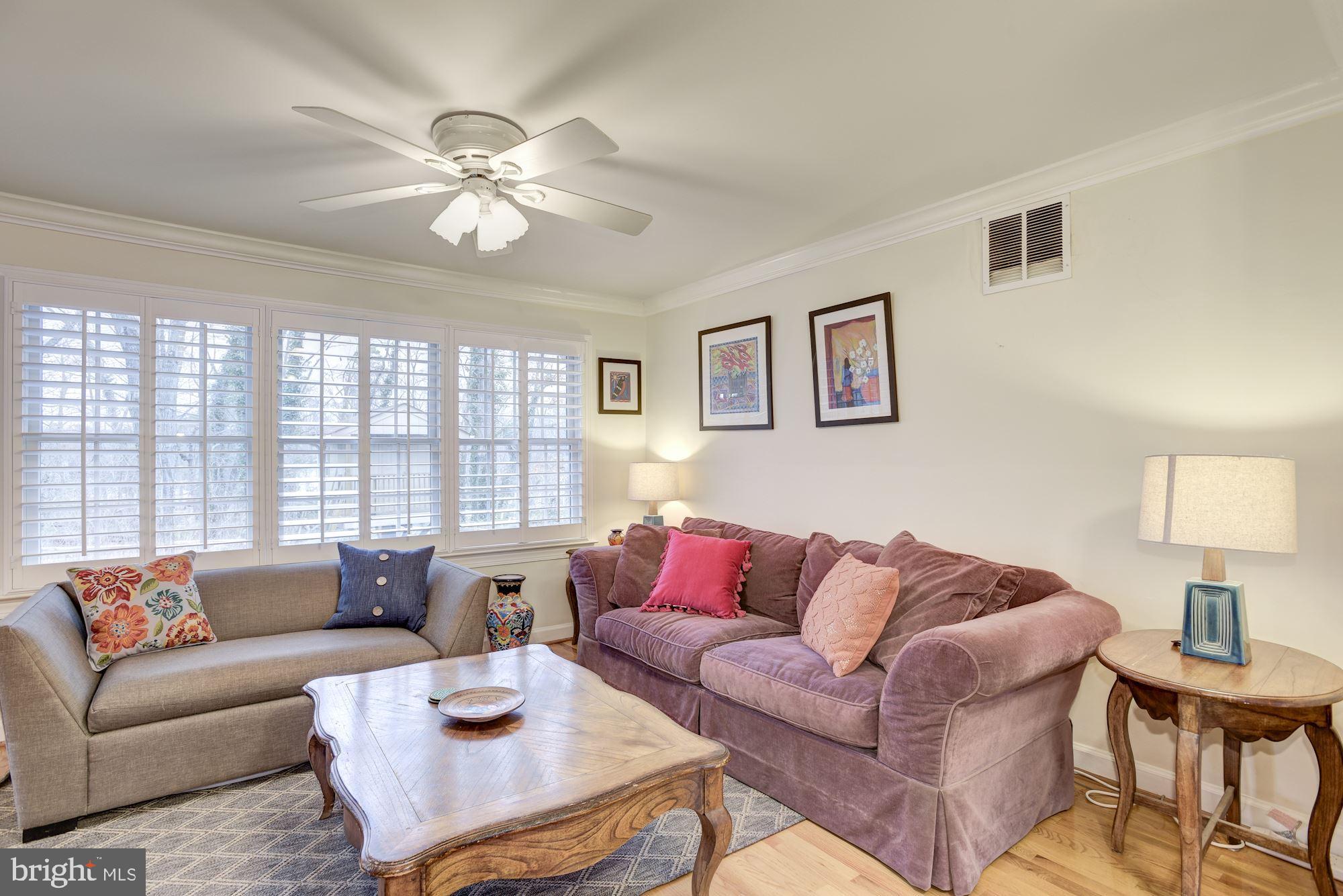 1401 Earnshaw Court Reston, VA 20190 - Photo 3 of 49 Living Room