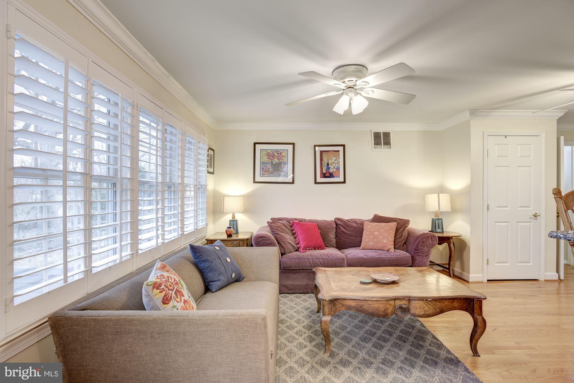 1401 Earnshaw Court Reston, VA 20190 - Photo 4 of 49 Living Room