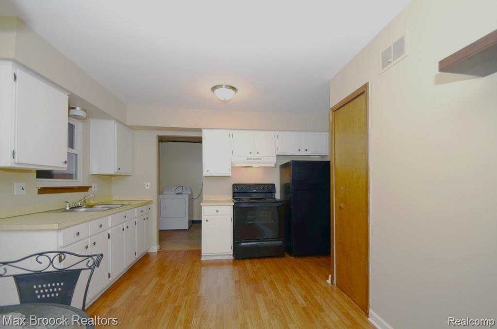 2032 Romeo Street Ferndale, MI 48220 - Photo 4 of 10 romeo kitchen.jpg