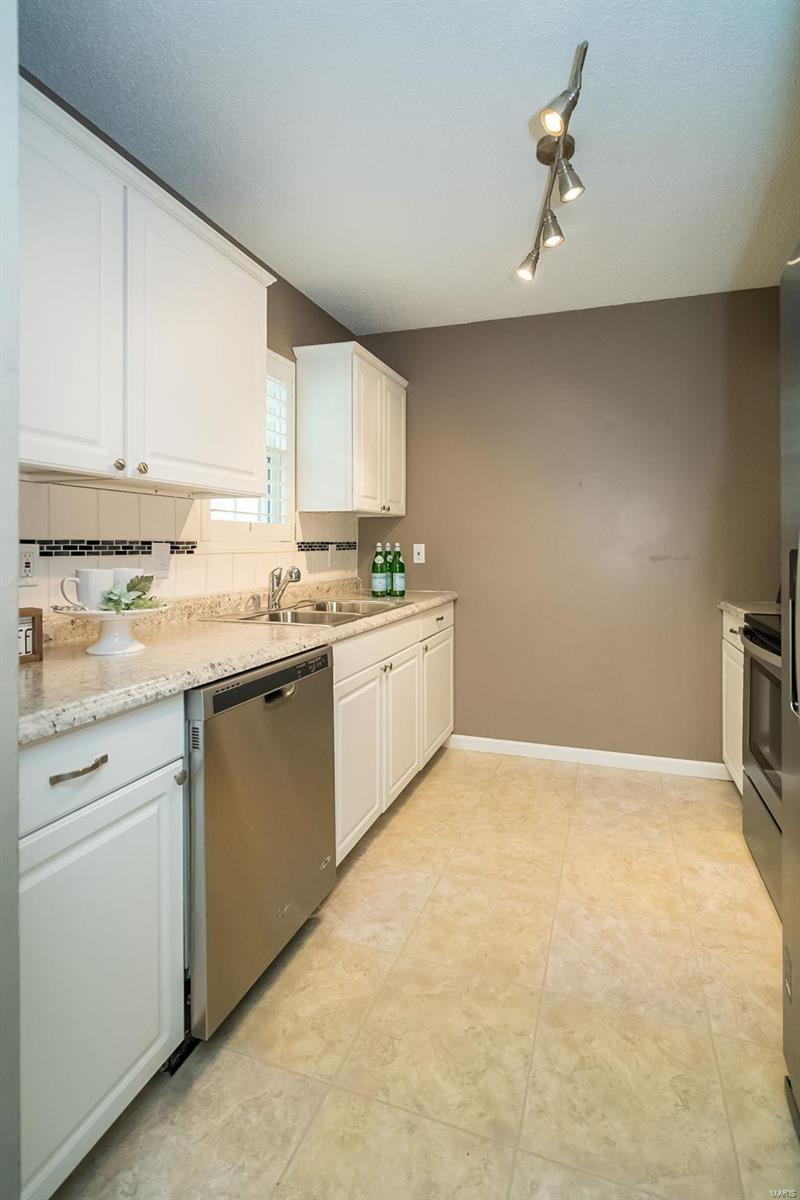 8836 Eager Road St. Louis, MO 63144 - Photo 8 of 22