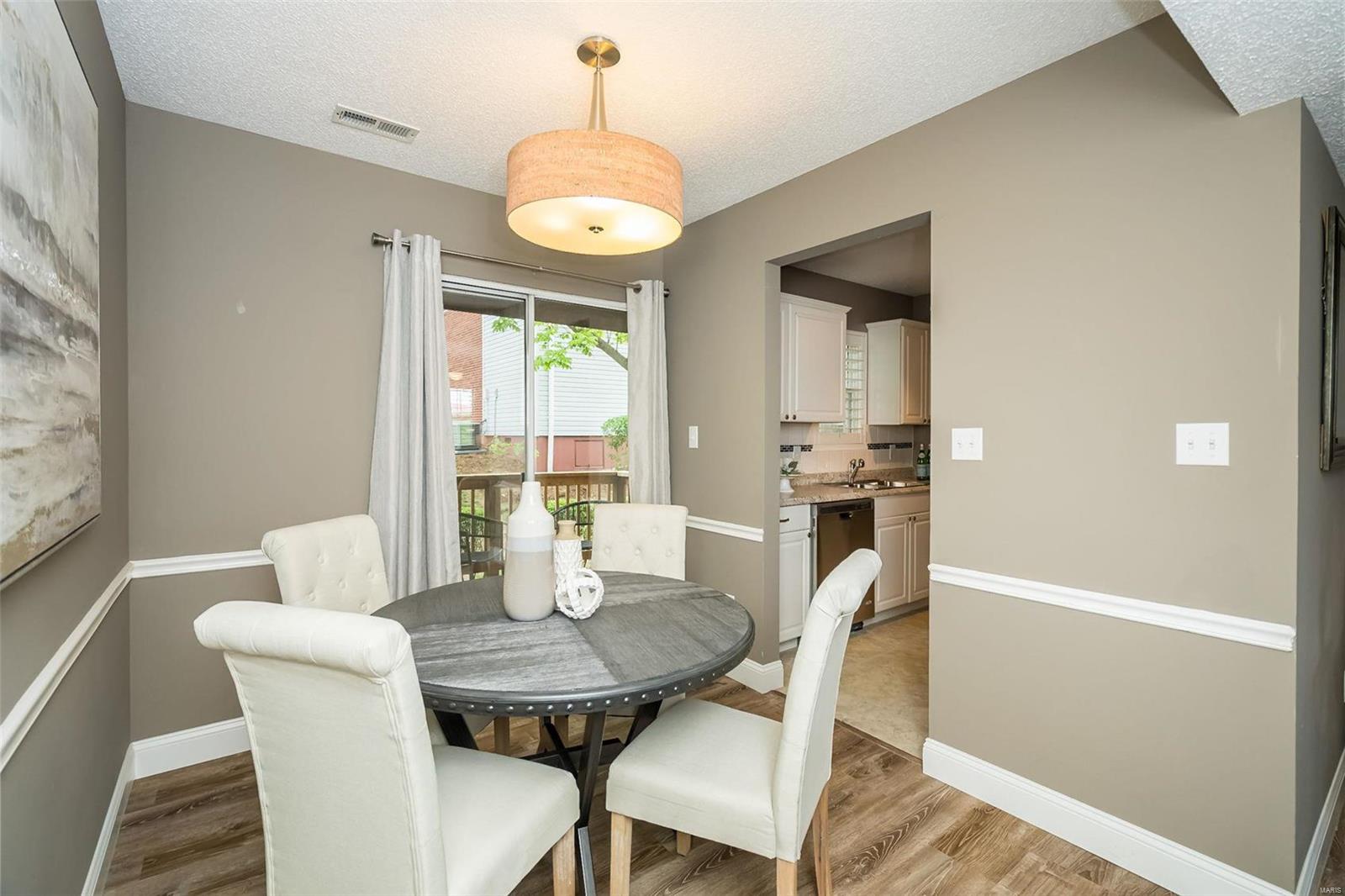 8836 Eager Road St. Louis, MO 63144 - Photo 10 of 22