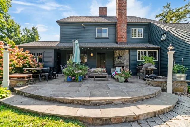 a view of a house with entertaining space