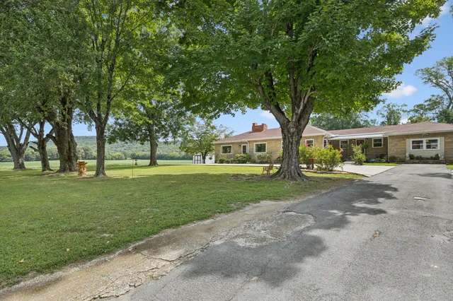 $430,000 | 5362 Hillsboro Viola Road, Manchester, TN 37355