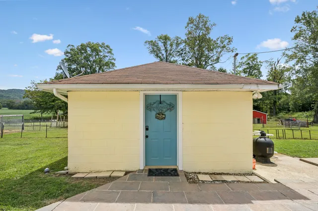 $430,000 | 5362 Hillsboro Viola Road, Manchester, TN 37355