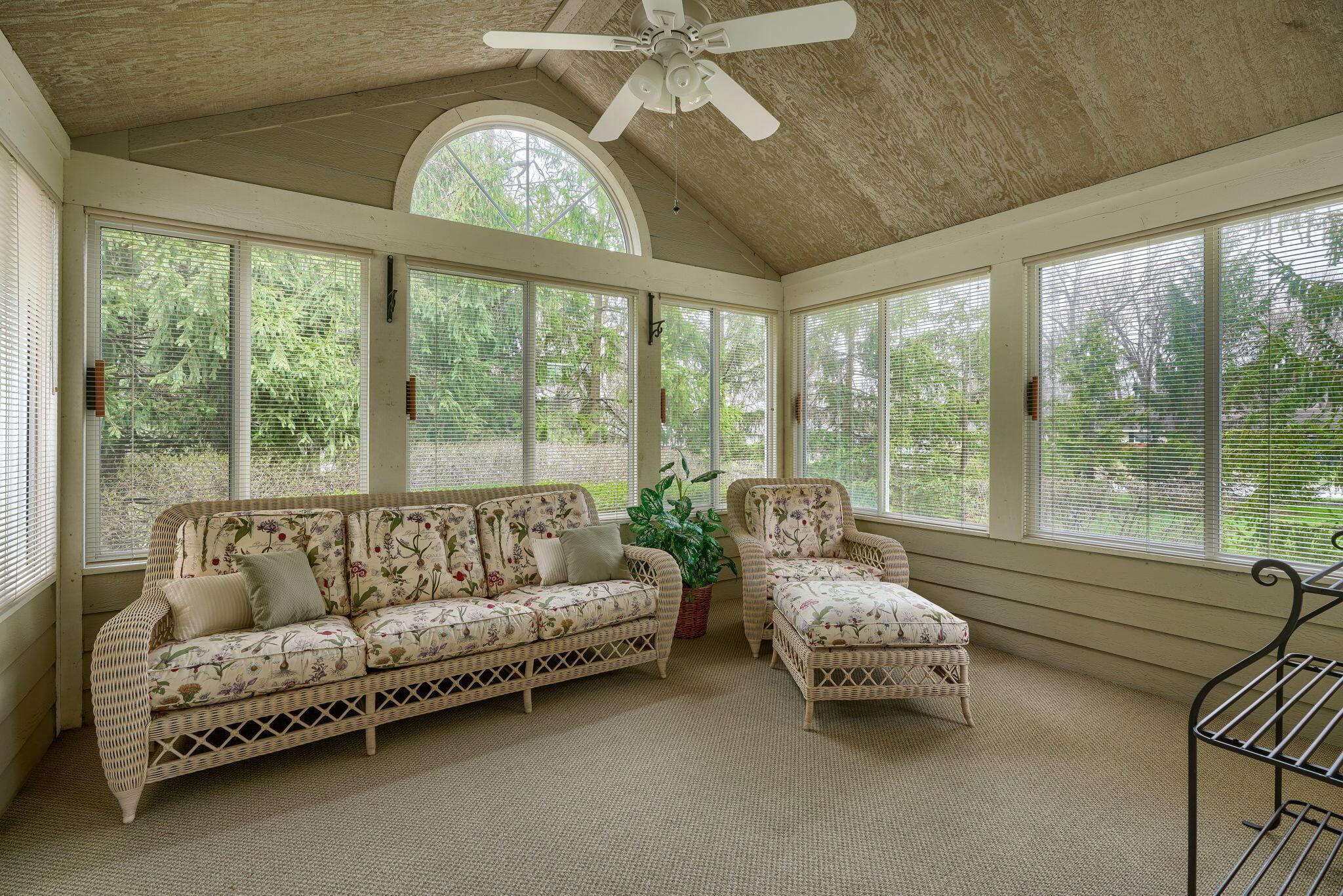 830 Windward Way, Unit 1 Columbus, OH 43230 - Photo 6 of 30 3-season sunroom
