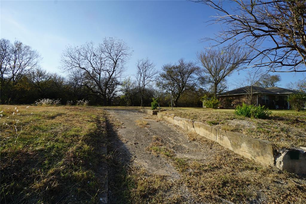 1227 Maple Street Bonham, TX 75418 - Photo 5 of 8