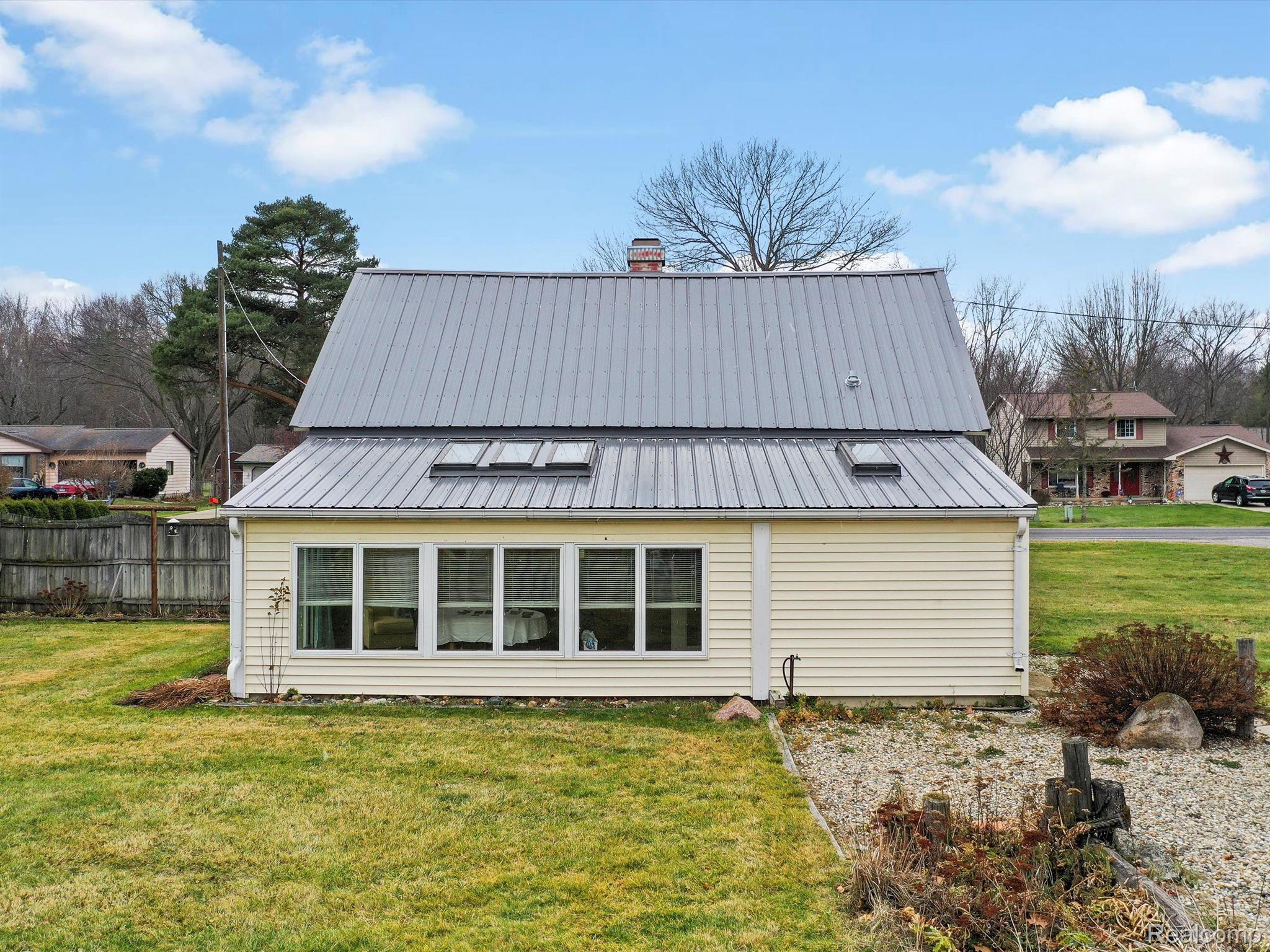 7223 Sharp Road Swartz Creek, MI 48473 - Photo 7 of 39 Gallery Image 7