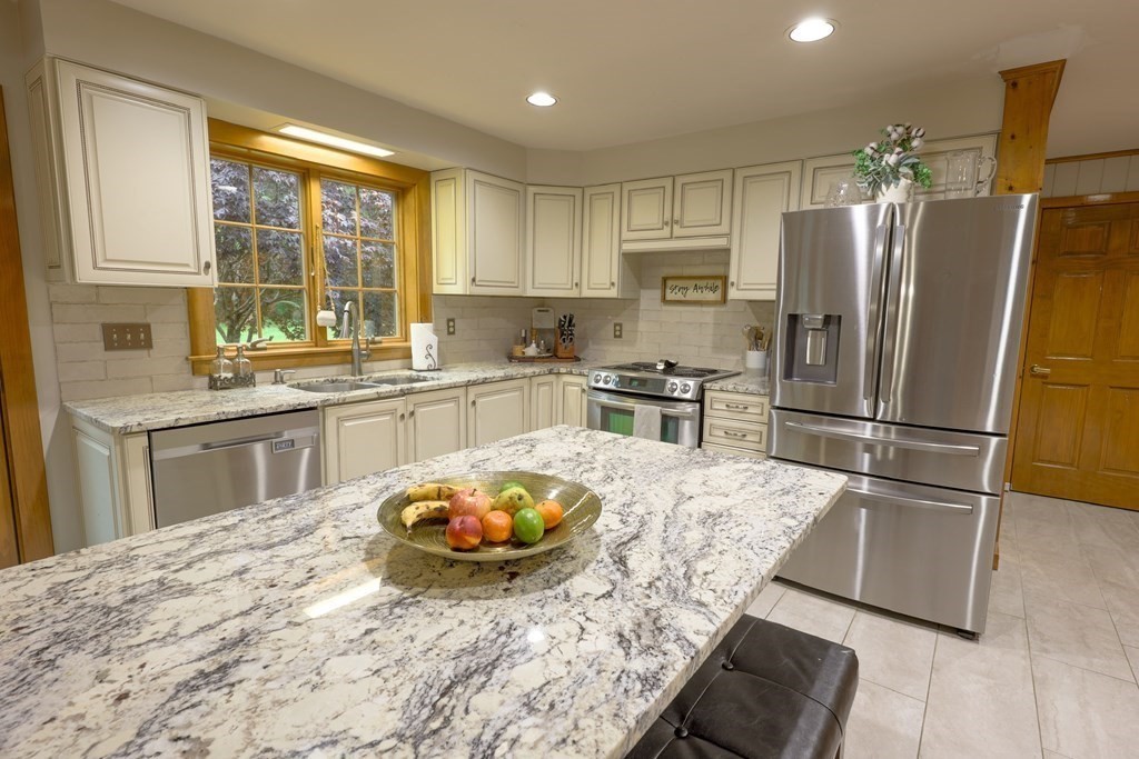 15 Vinton Road Sturbridge, MA 01566 - Photo 7 of 40 Gallery Image 7