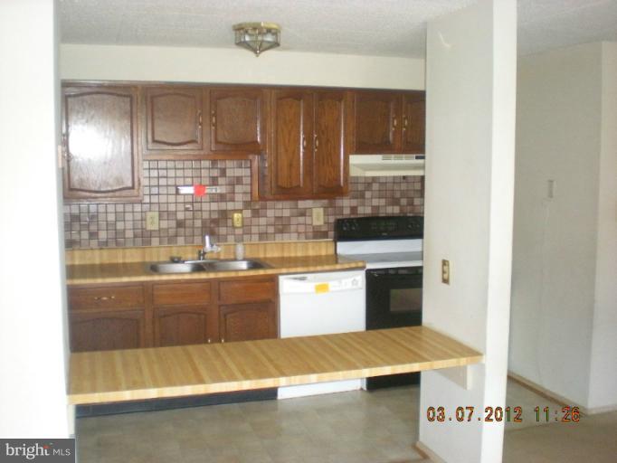 995 Heather Ridge Drive, Unit 4D Frederick, MD 21702 - Photo 3 of 6 Kitchen