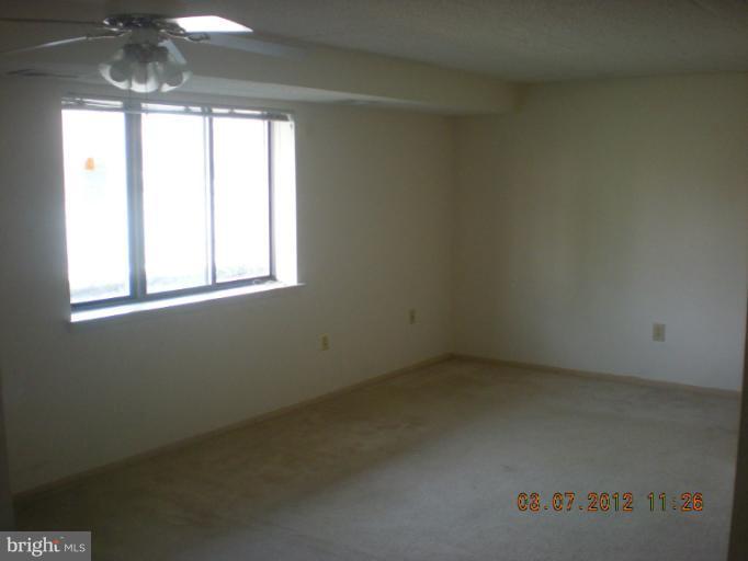 995 Heather Ridge Drive, Unit 4D Frederick, MD 21702 - Photo 5 of 6 Living Room