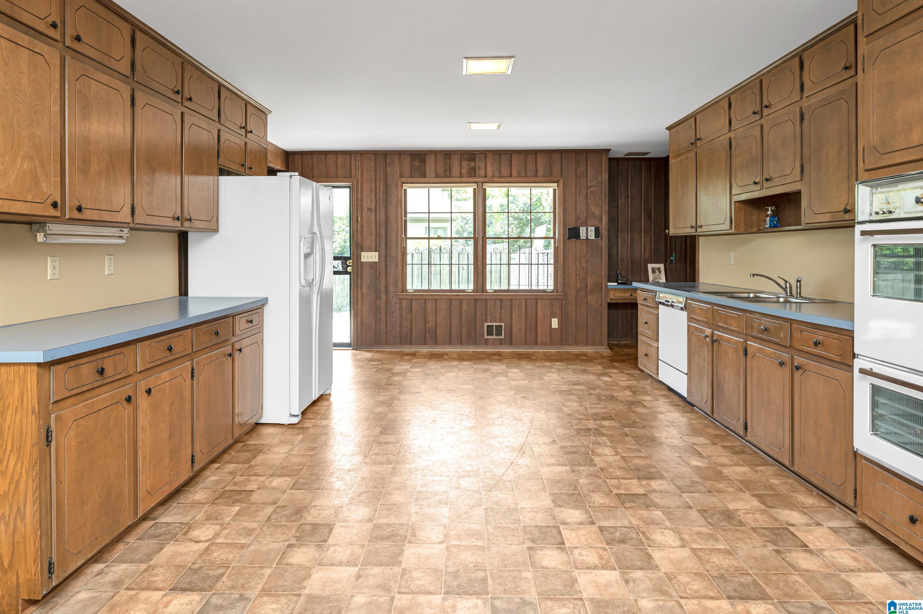 2469 Shades Crest Road Birmingham, AL 35216 - Photo 8 of 70