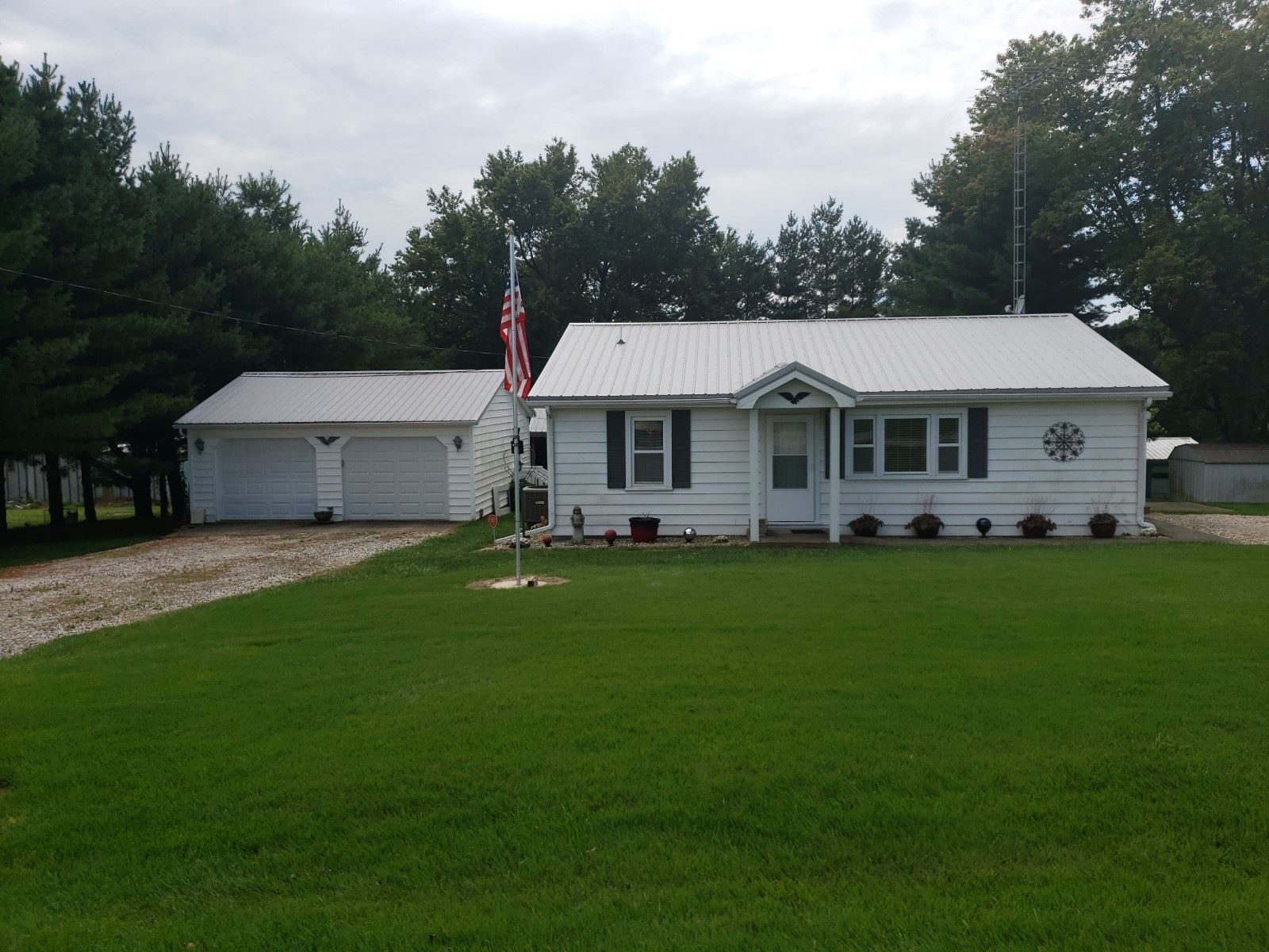 692 Harold Smith Road Bedford, IN 47421 - Photo 2 of 28