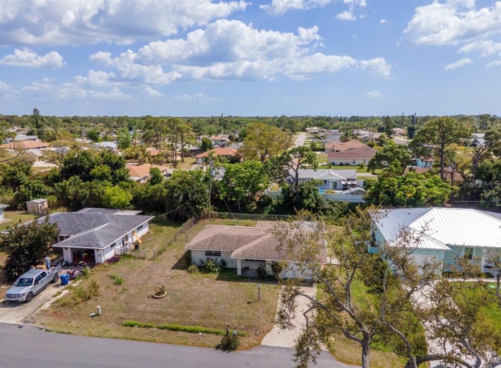 901 Ponderosa Road Venice, FL 34293 - Photo 28 of 33 an aerial view of residential houses with outdoor space