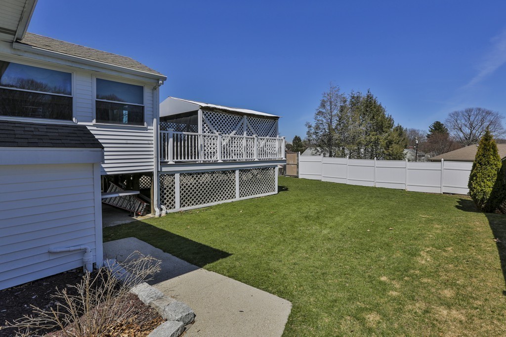 33 Country Club Road Stoneham, MA 02180 - Photo 3 of 22 Gallery Image 3