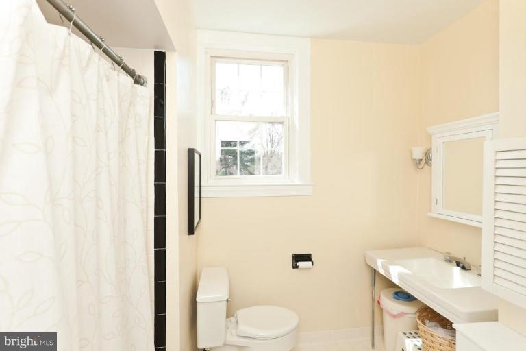 415 Cedarcroft Road Baltimore, MD 21212 - Photo 23 of 30 Bath #2