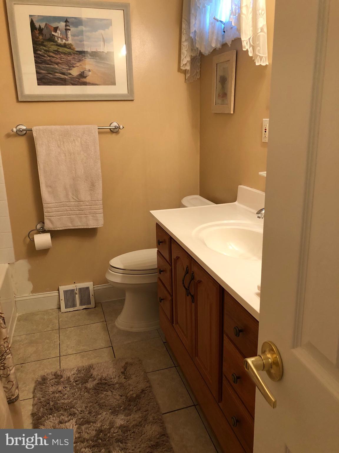 609 Arlington Road Fairless Hills, PA 19030 - Photo 33 of 45 Hallway bathroom with shower