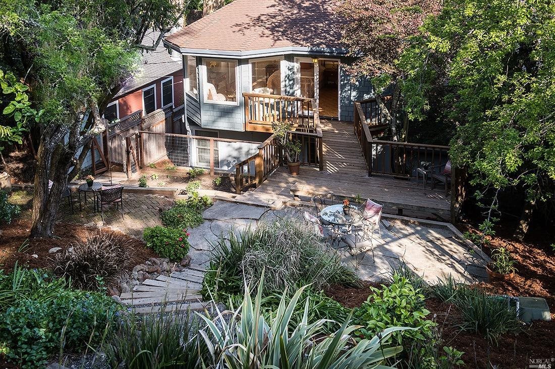 a view of a house with backyard and sitting area