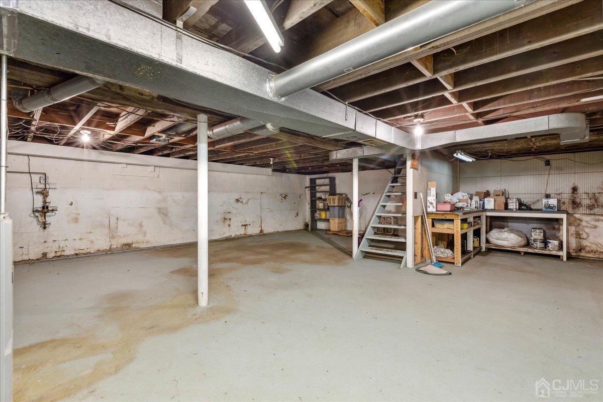 186 Cottrell Road Old Bridge, NJ 07747 - Photo 13 of 16 a view of empty room with white walls
