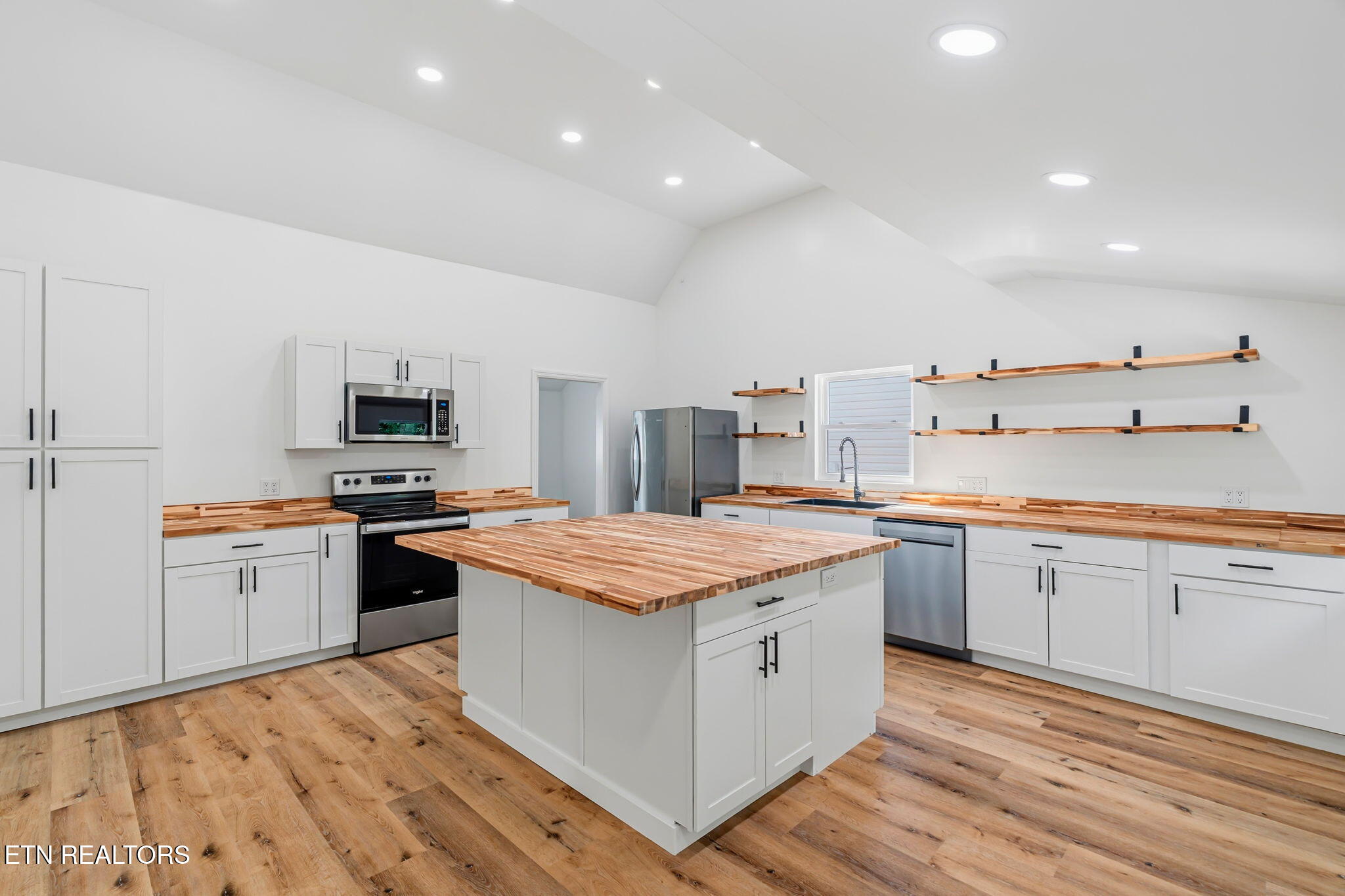 125 Ballard Lane Heiskell, TN 37754 - Photo 9 of 29 KITCHEN