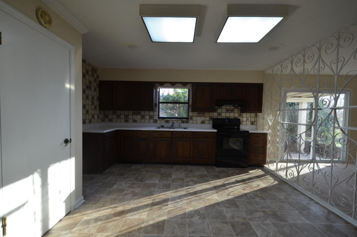 9729 Rutledge Pike Corryton, TN 37721 - Photo 4 of 17 002a-Kitchen
