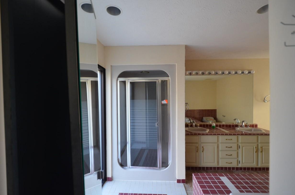 9729 Rutledge Pike Corryton, TN 37721 - Photo 8 of 17 004c-Shower