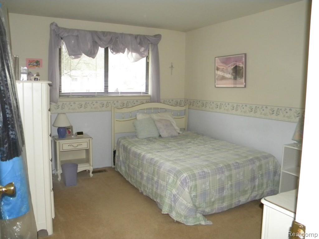 3807 Raintree Drive Troy, MI 48083 - Photo 14 of 17 024.jpg