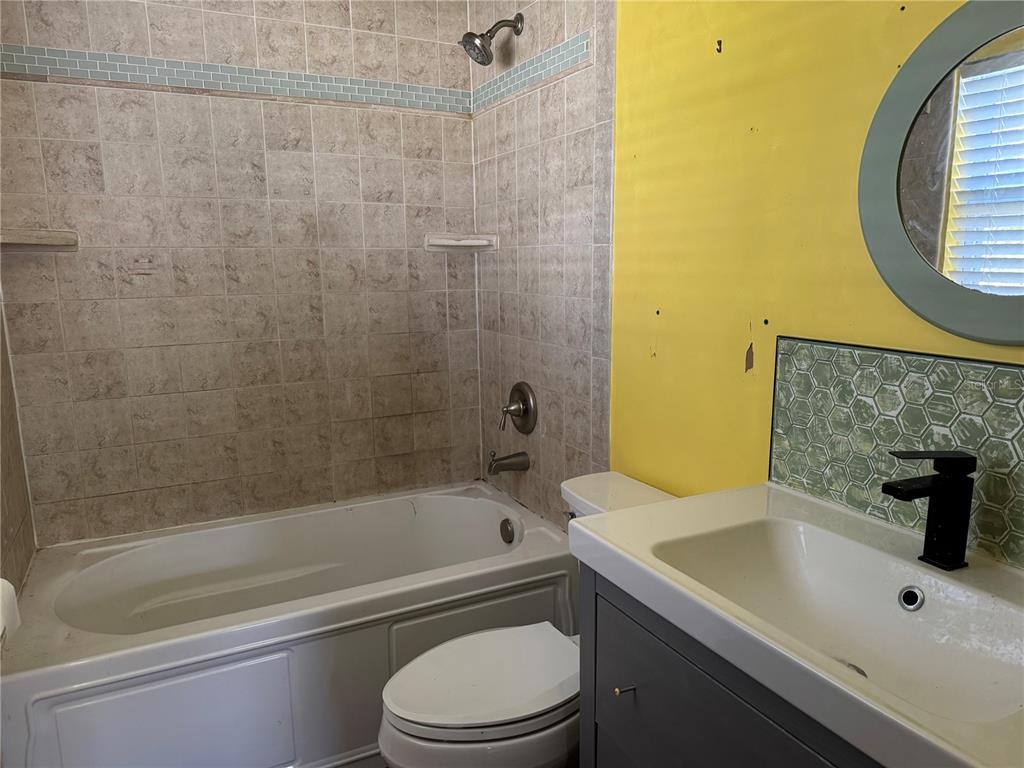 861 Palermo Road St. Augustine, FL 32086 - Photo 29 of 33 a bathroom with a sink a toilet and shower