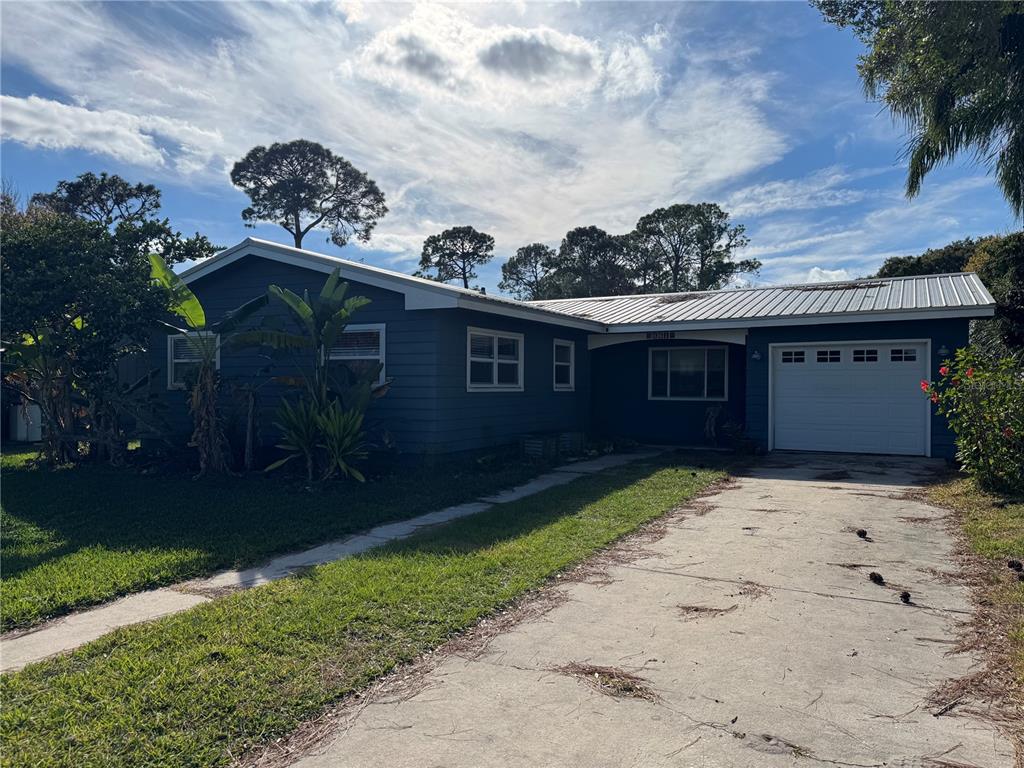 861 Palermo Road St. Augustine, FL 32086 - Photo 4 of 33 a front view of a house with a yard