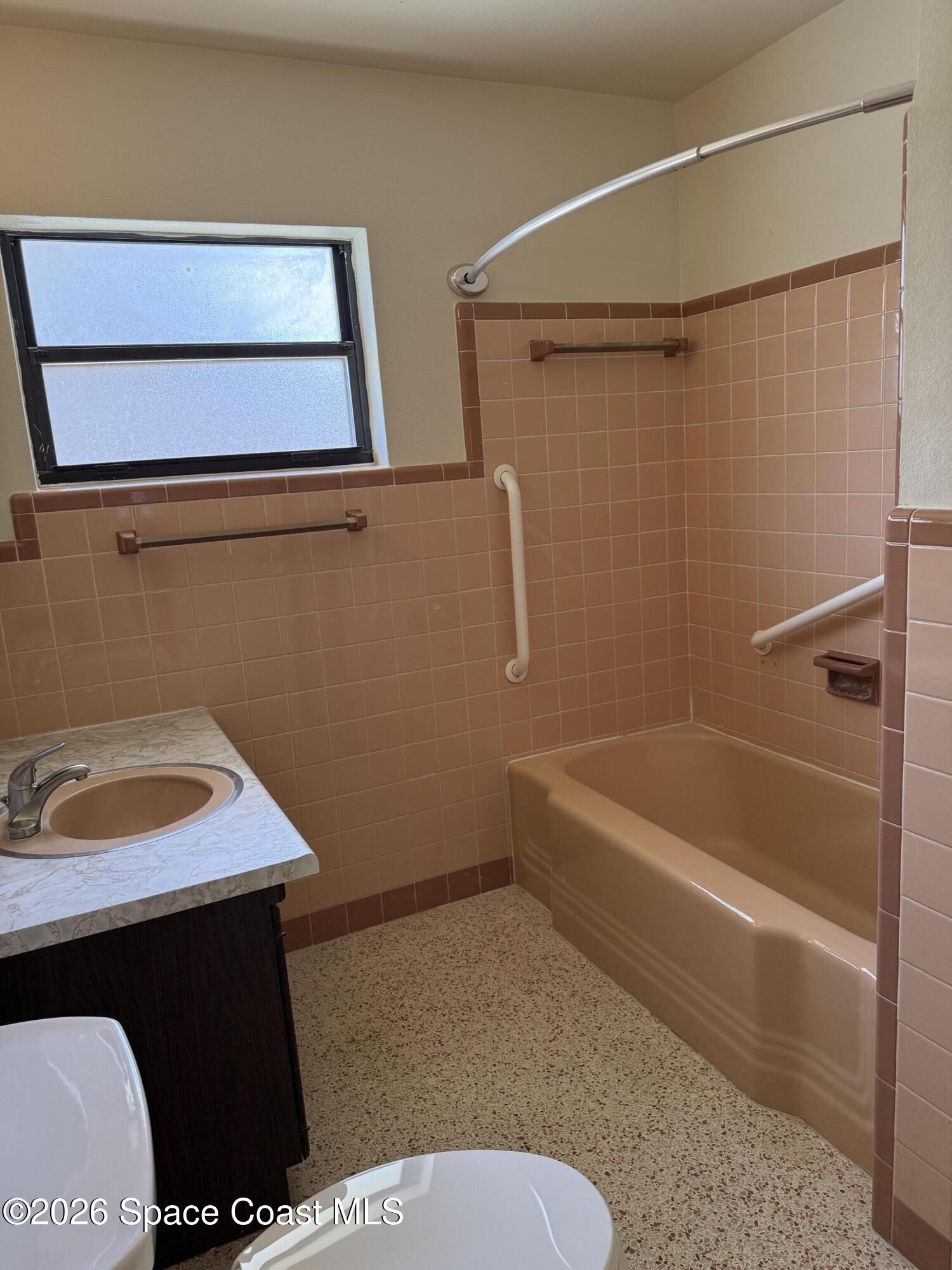 21 Rosevere Way Melbourne, FL 32901 - Photo 9 of 29 Guest Bath