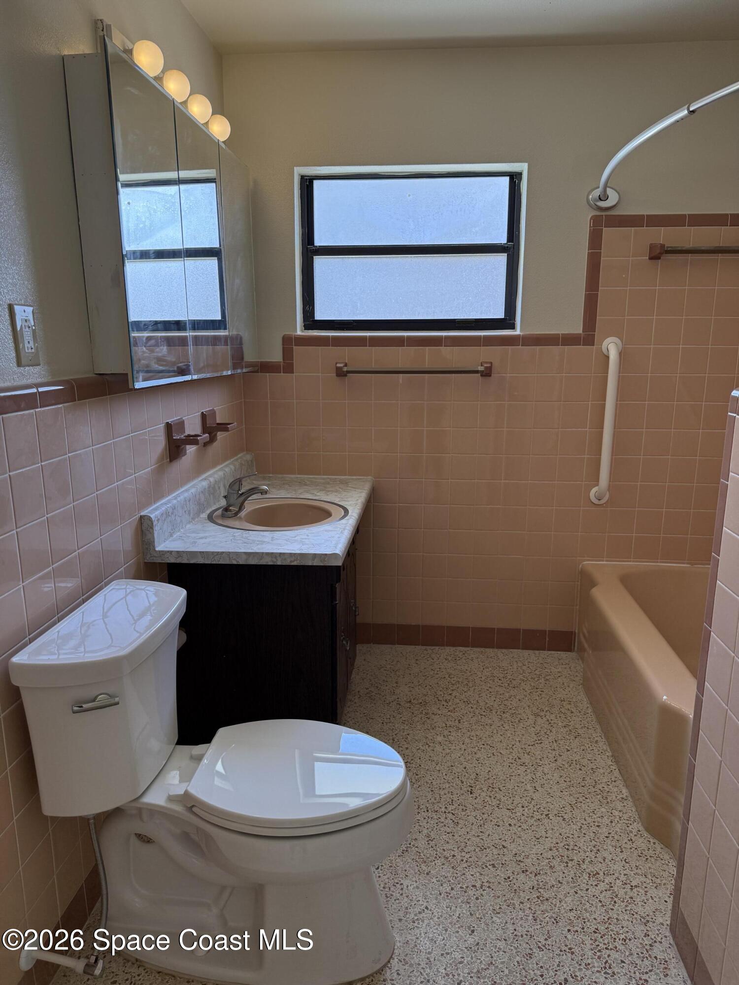 21 Rosevere Way Melbourne, FL 32901 - Photo 10 of 29 Guest Bath