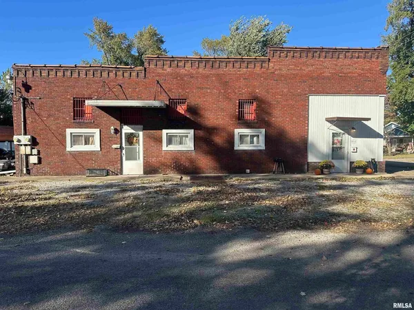 $117,000 | 401 North Division Street, Unit A & B, Du Quoin, IL 62832