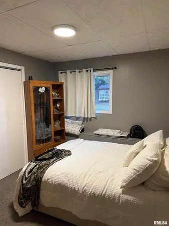 $117,000 | 401 North Division Street, Unit A & B, Du Quoin, IL 62832