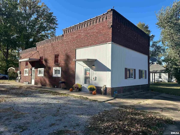 $117,000 | 401 North Division Street, Unit A & B, Du Quoin, IL 62832