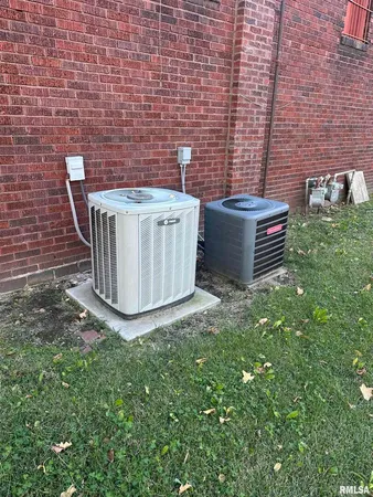 $117,000 | 401 North Division Street, Unit A & B, Du Quoin, IL 62832