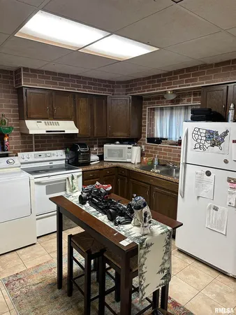 $117,000 | 401 North Division Street, Unit A & B, Du Quoin, IL 62832