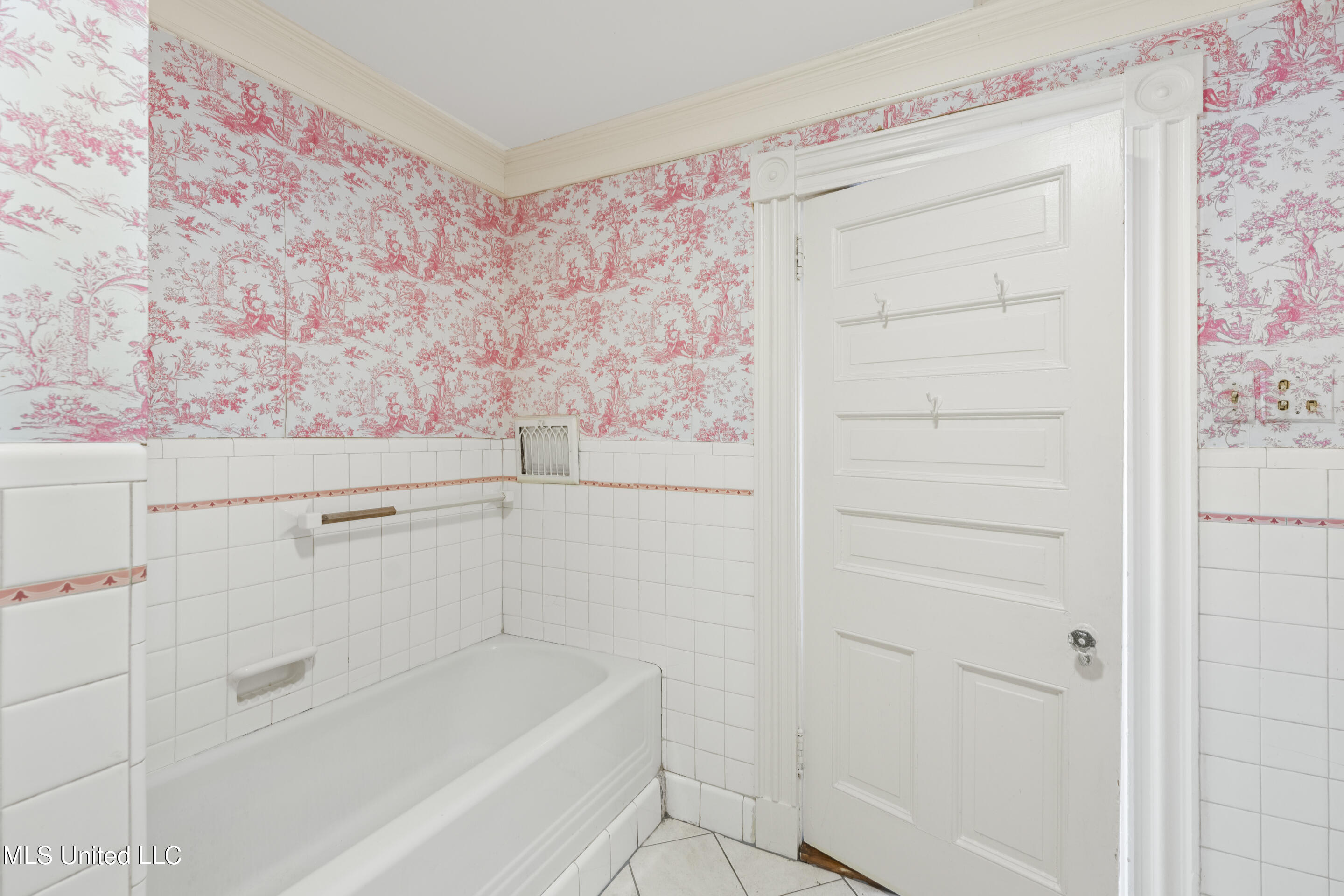 180 South Craft Street Holly Springs, MS 38635 - Photo 12 of 25 Bath Room