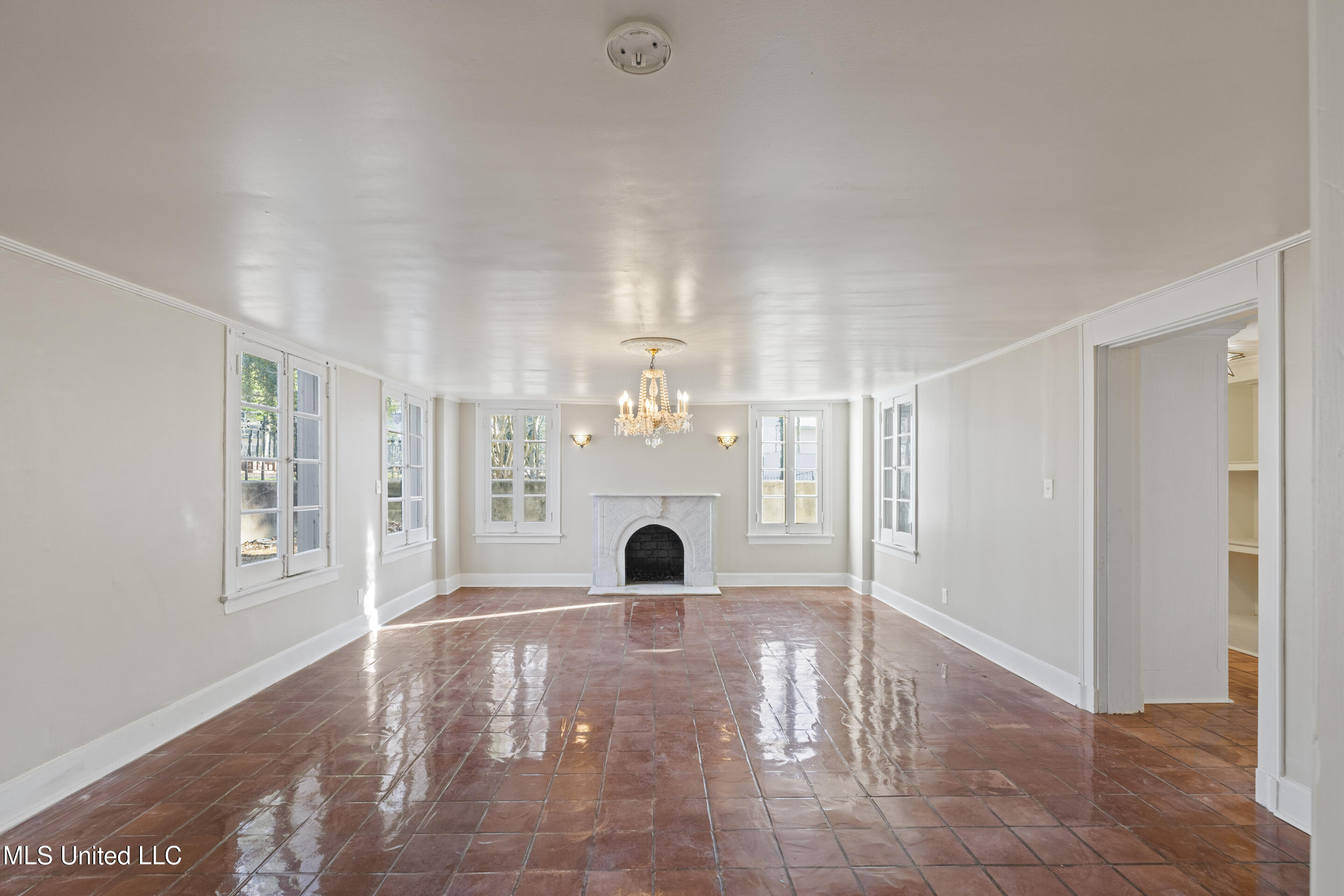 180 South Craft Street Holly Springs, MS 38635 - Photo 14 of 25 Dining