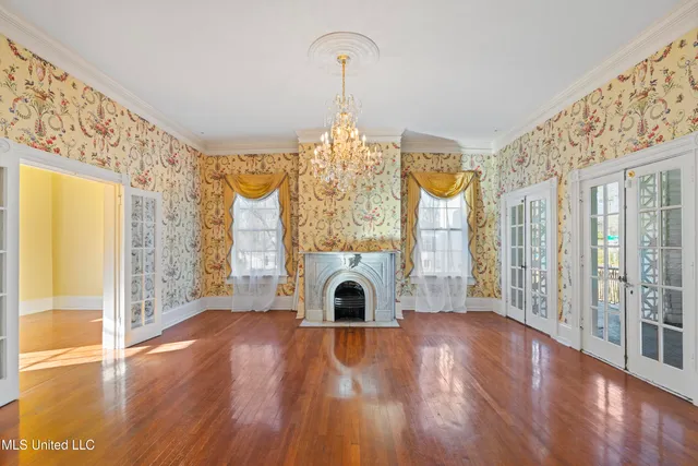 $269,900 | 180 South Craft Street, Holly Springs, MS 38635