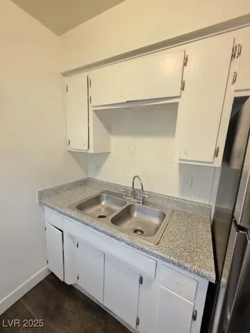 $1,200 | 1121 East Desert Inn Road, Unit 1, Las Vegas, NV 89109