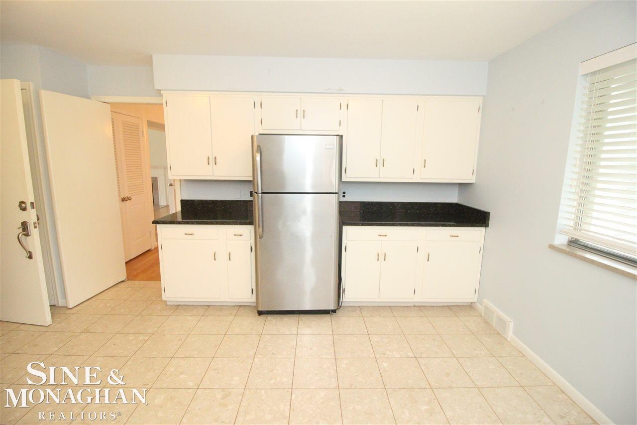 781 Harcourt Road Grosse Pointe, MI 48230 - Photo 8 of 36